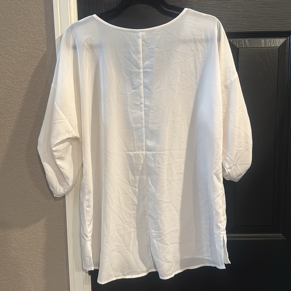 Old Navy White Relaxed Boxy Blouse - Picture 3 of 3